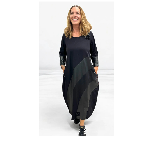 Vincenzo Allocca – Kleid mit Kunstledereinsätzen und Strassdetails 44 46 48 50 52 54 56 58 60 62