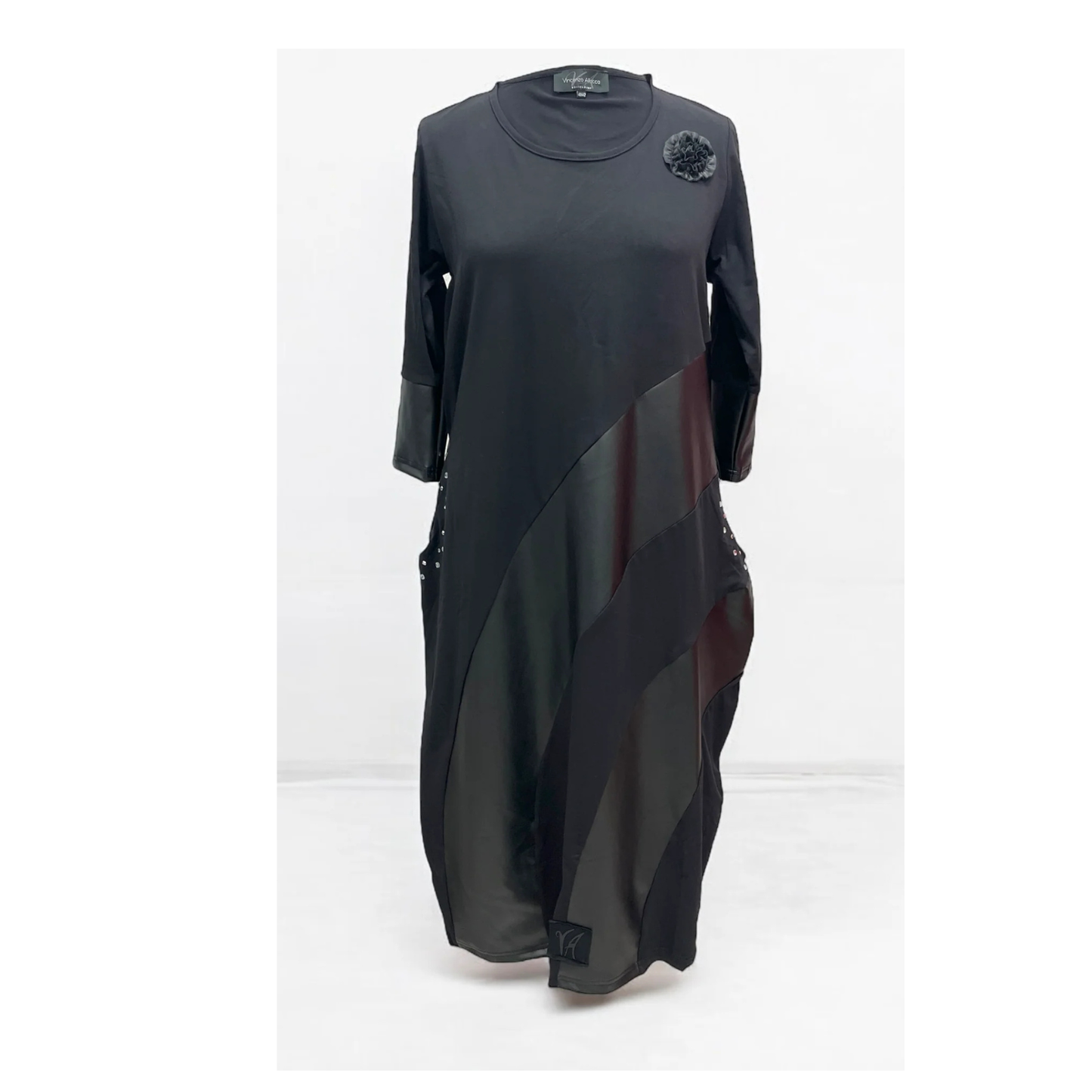 Vincenzo Allocca – Kleid mit Kunstledereinsätzen und Strassdetails 44 46 48 50 52 54 56 58 60 62