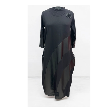 Vincenzo Allocca – Kleid mit Kunstledereinsätzen und Strassdetails 44 46 48 50 52 54 56 58 60 62