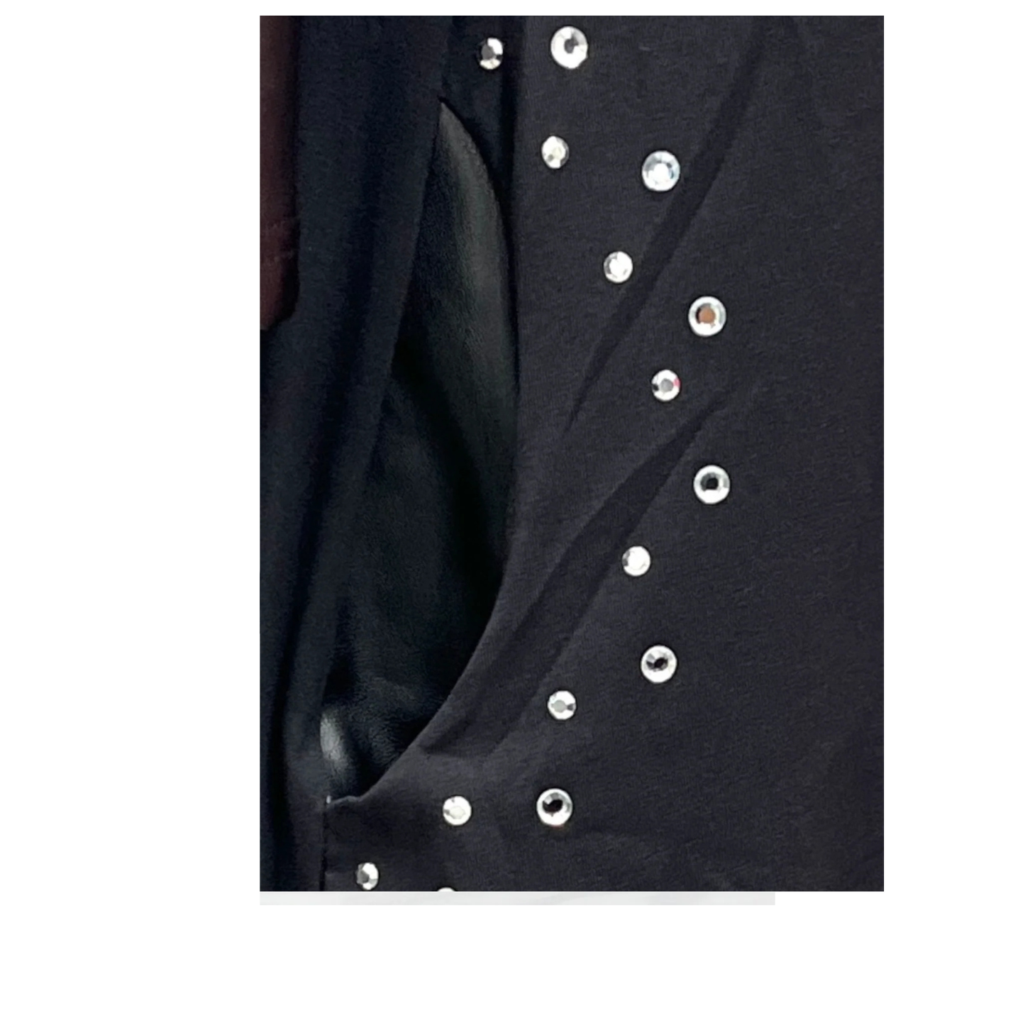 Vincenzo Allocca – Kleid mit Kunstledereinsätzen und Strassdetails 44 46 48 50 52 54 56 58 60 62