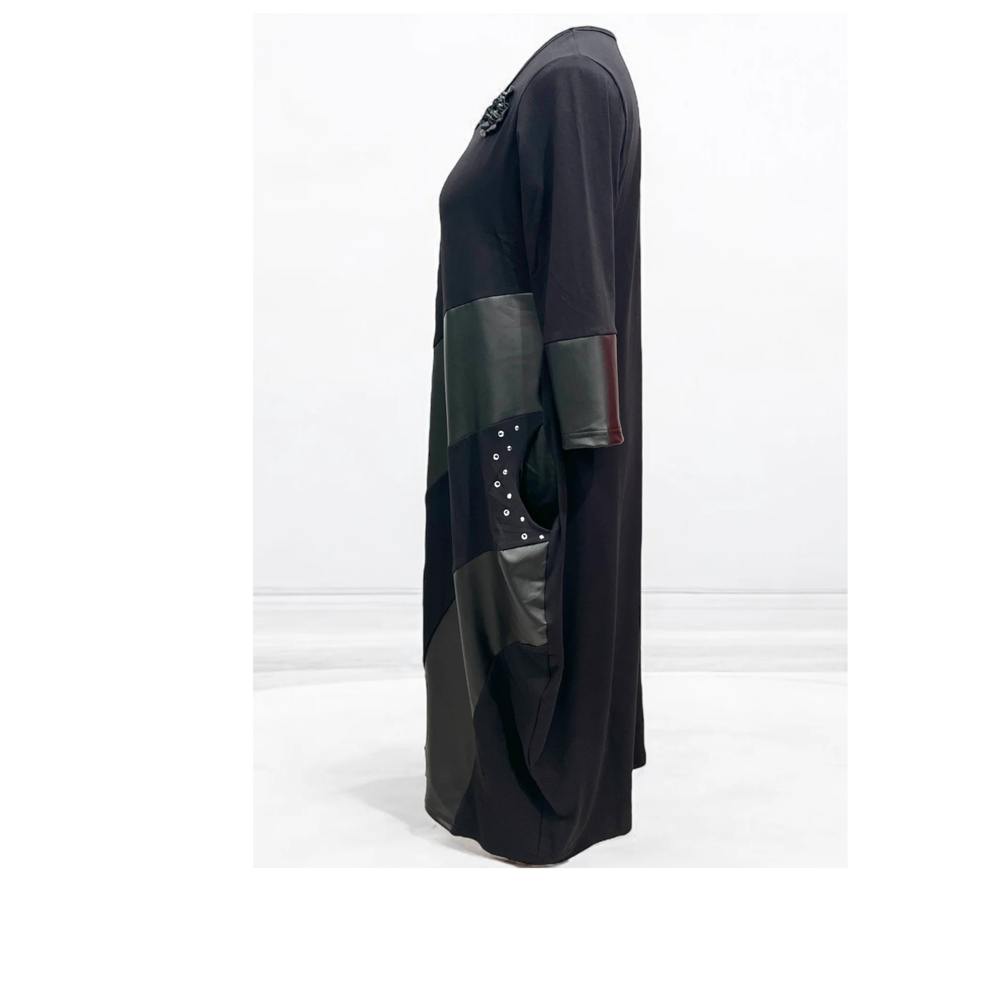 Vincenzo Allocca – Kleid mit Kunstledereinsätzen und Strassdetails 44 46 48 50 52 54 56 58 60 62