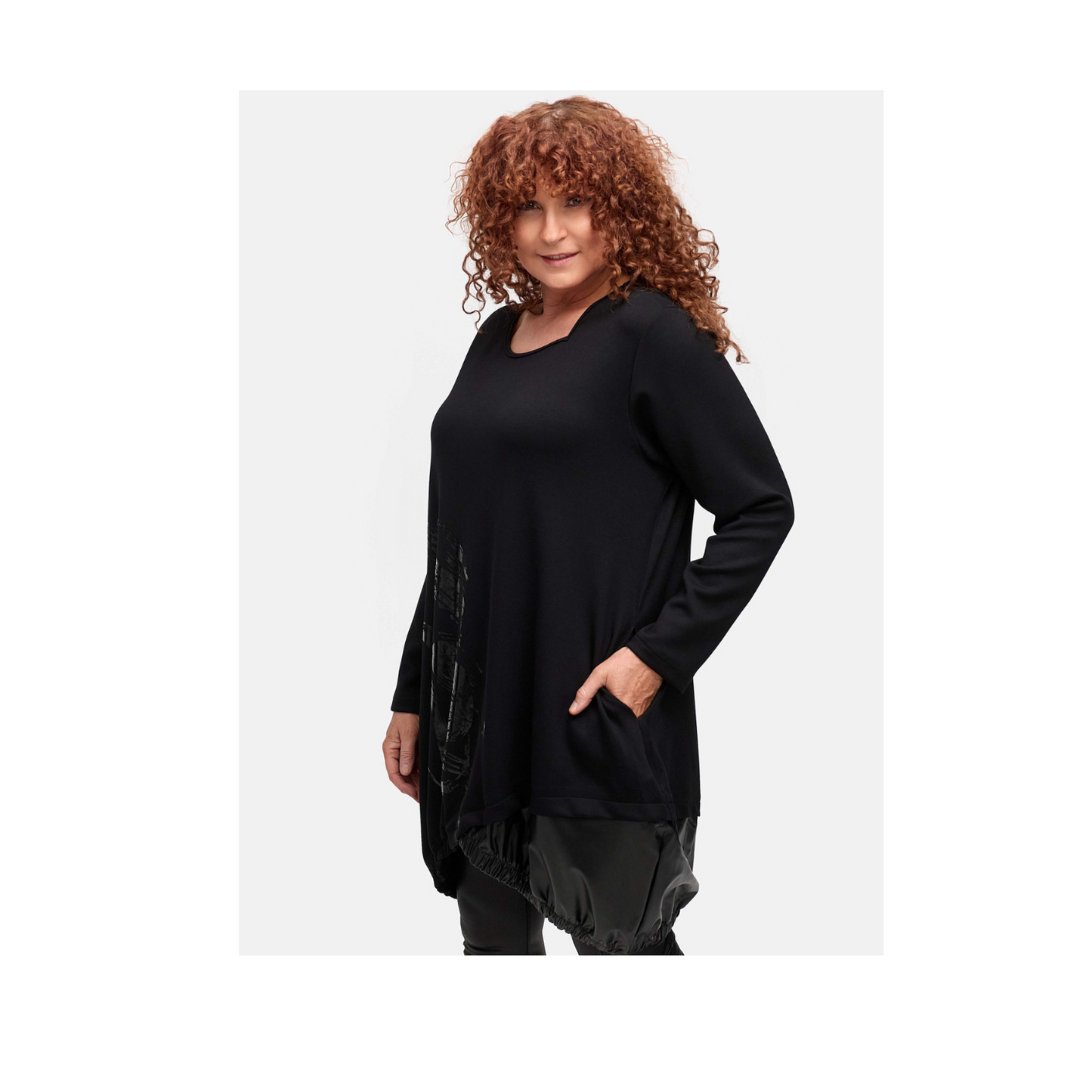 DYB Tunika Schwarz mit Kunstleder-Einsatz & Glanzprint – Asymmetrischer Saum, Plus Size 42 44 46 48 50 52 54 56