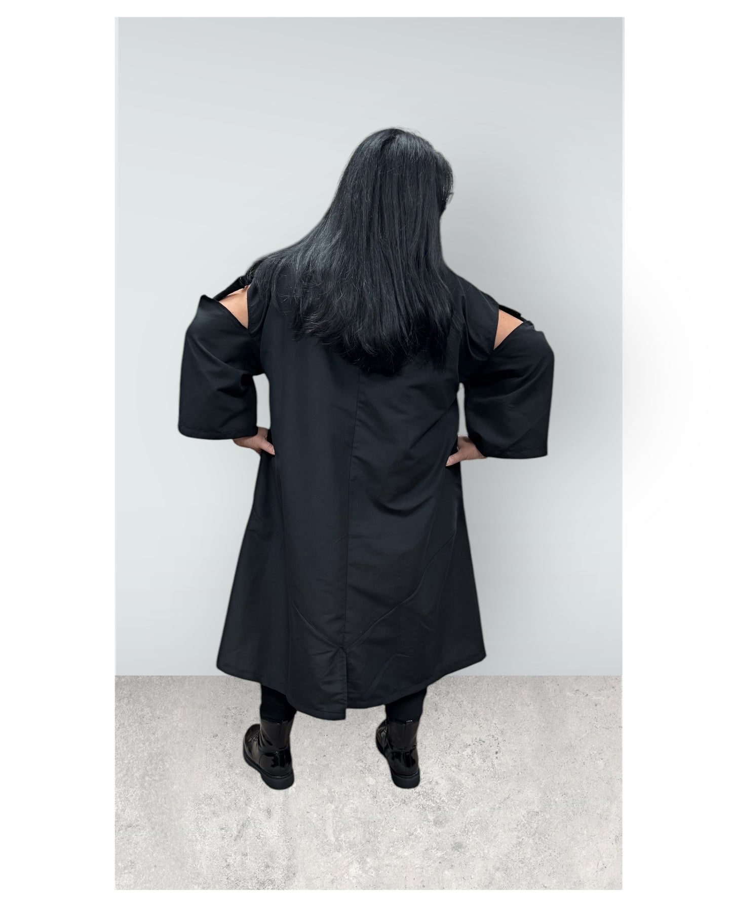 H4 Tunika Schwarz Weiß Cut-Out große Größen – Nickis XXL Fashion – Ansicht 6