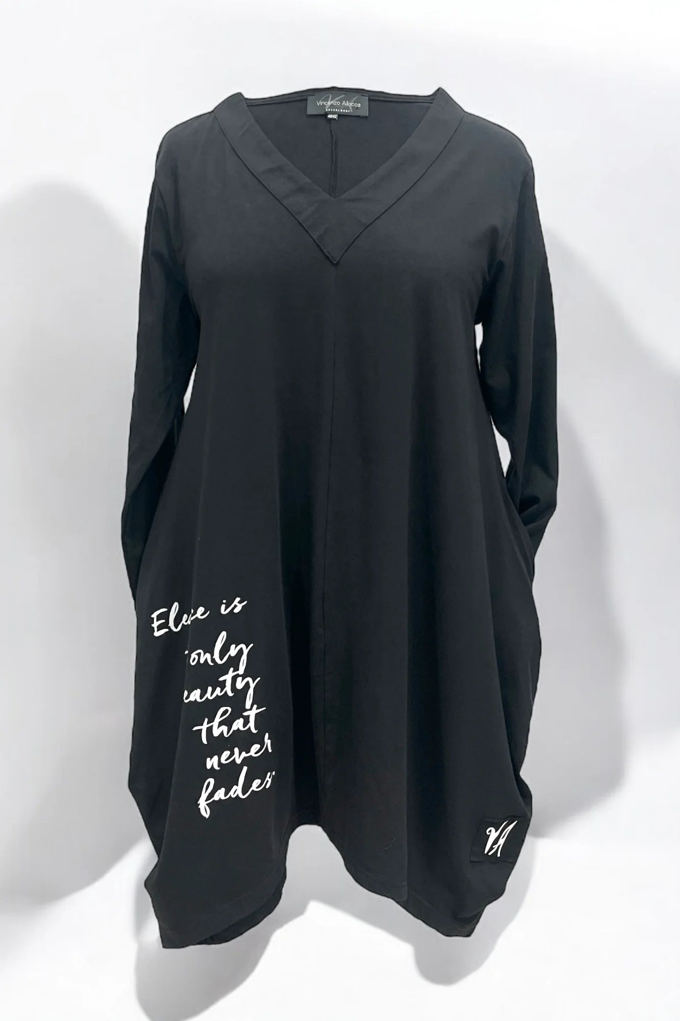 Vincenzo Allocca Tunika schwarz V-Ausschnitt mit Schrift 40 42 44 46 48 50 52 54 56 58 60 62