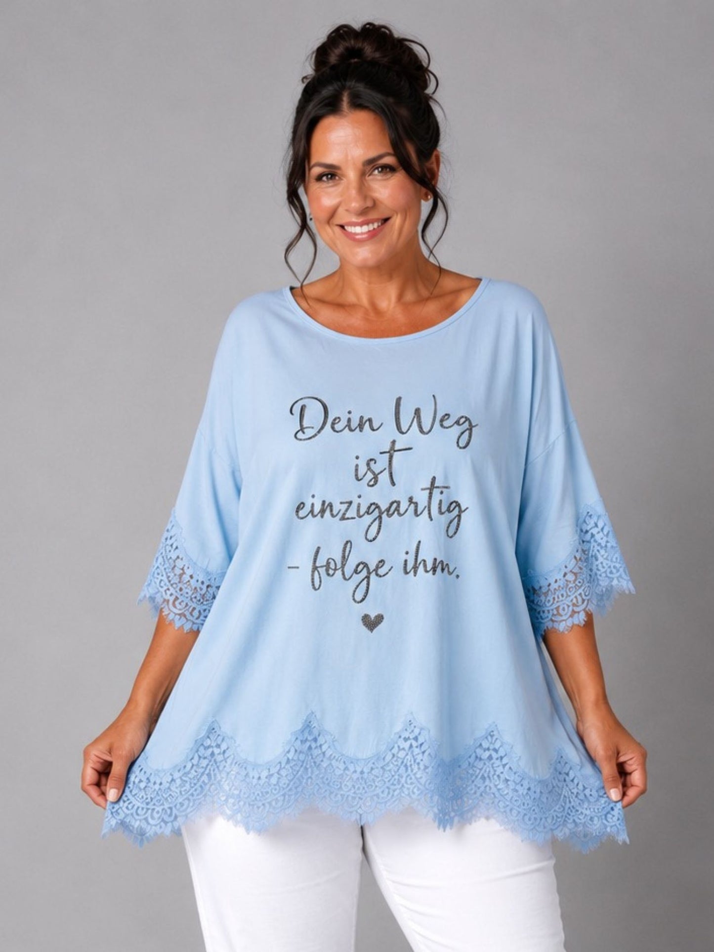 Shirt Spitze Straß-Schriftzug „Dein Weg ist einzigartig" – Mint, Schwarz, Weiß, Rosa, Pink, Koralle, Gelb, Beige, Hellblau – Einheitsgröße 44–52