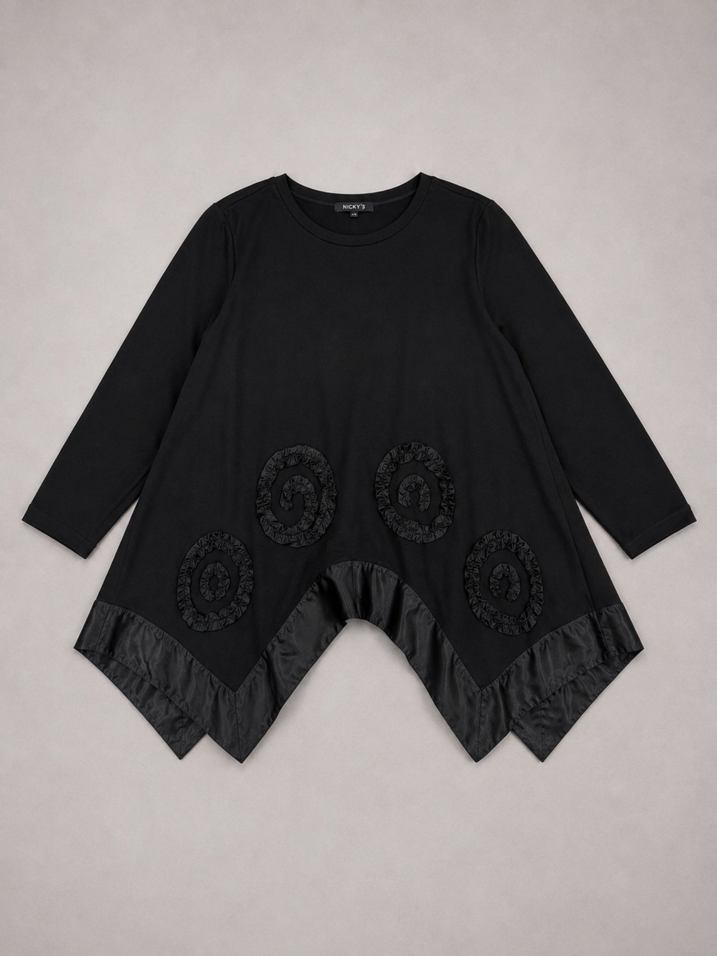 DYB Shirt Viskose mit Taftsaum und Rüschen-Spiralen A-Linie – Schwarz Gr. 48–54