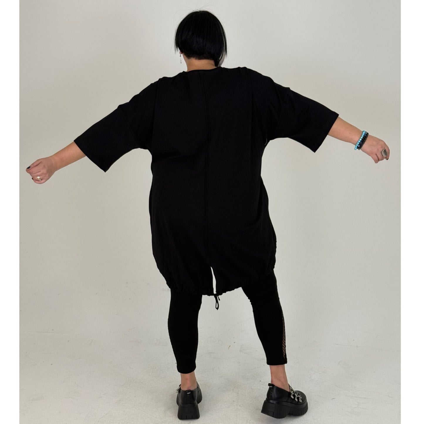 Sinne by Coom Tunika schwarz – Love Print Oversize Vokuhila