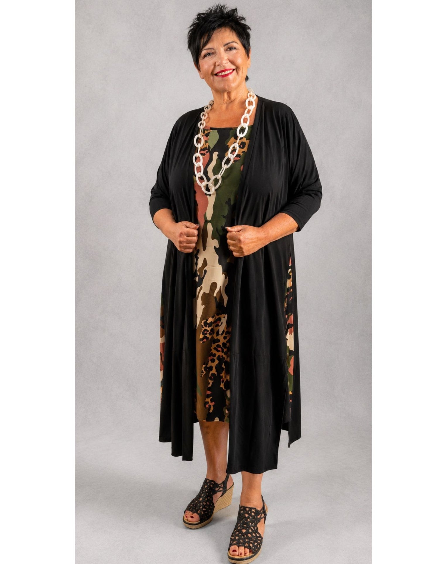 Sophia Curvy Kleid Cold-Shoulder Camo-Leopard-Mix – Bunt Gr. 1–3 (EU 40–56)