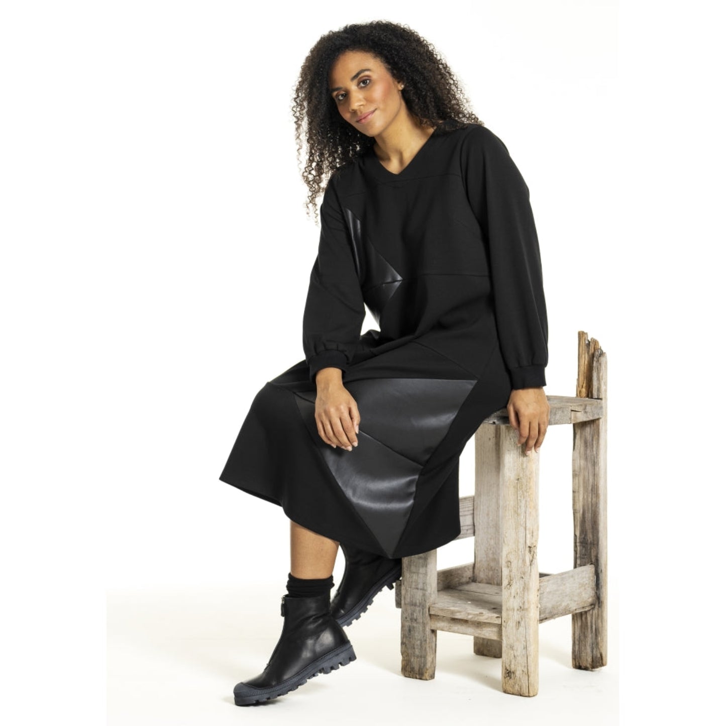 Studio Tunika Schwarz Rollkragen A-Form große Größen – Nickis XXL Fashion – Ansicht 5