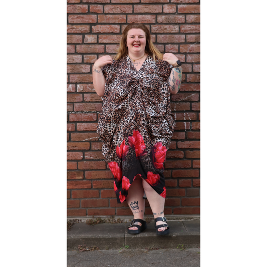 Mix Virage Leo & Red Flowers Oversize Kleid aus federleichter Viskose 44 46 48 50 52 54 56 58