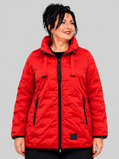 Rote Steppjacke von Doris Streich mit Dreiecksteppung und Kordel am Stehkragen, Vorderansicht