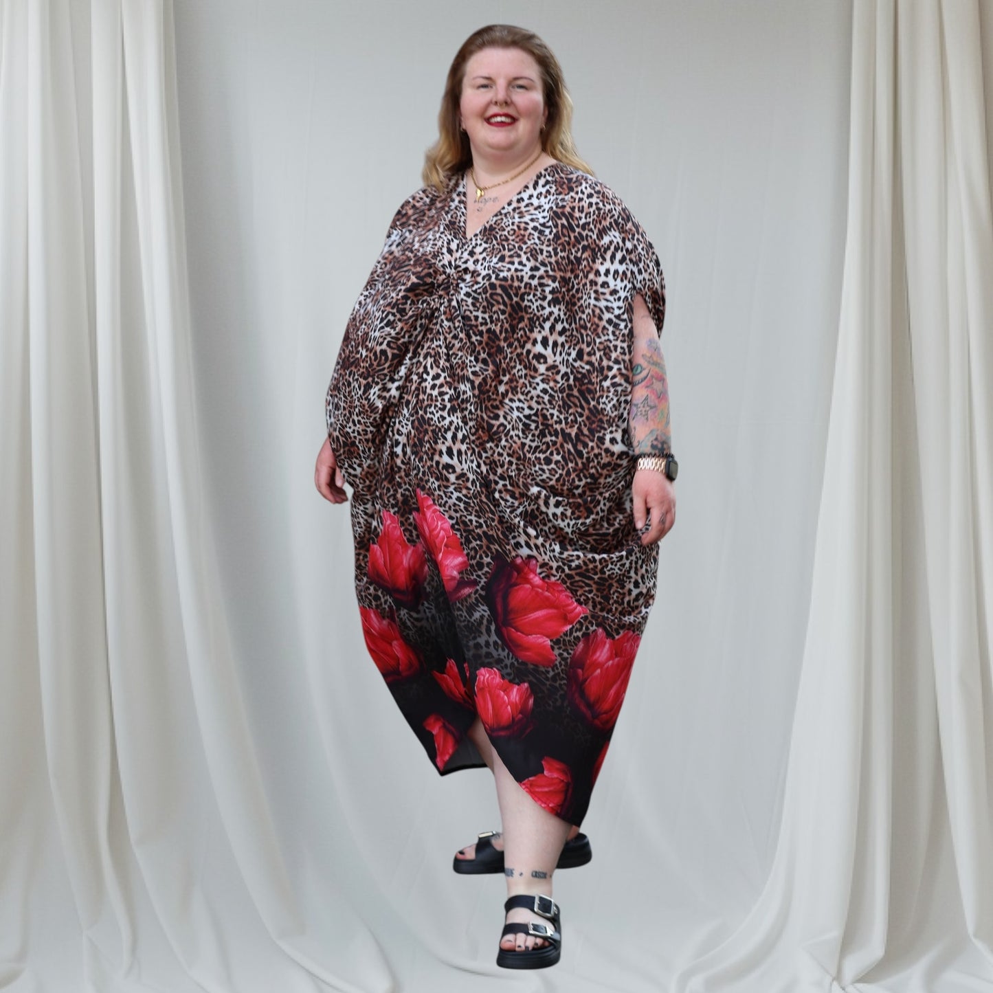 Mix Virage Leo & Red Flowers Oversize Kleid aus federleichter Viskose 44 46 48 50 52 54 56 58