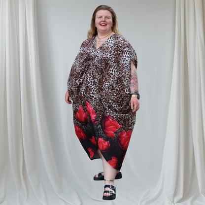 Mix Virage Leo & Red Flowers Oversize Kleid aus federleichter Viskose 44 46 48 50 52 54 56 58