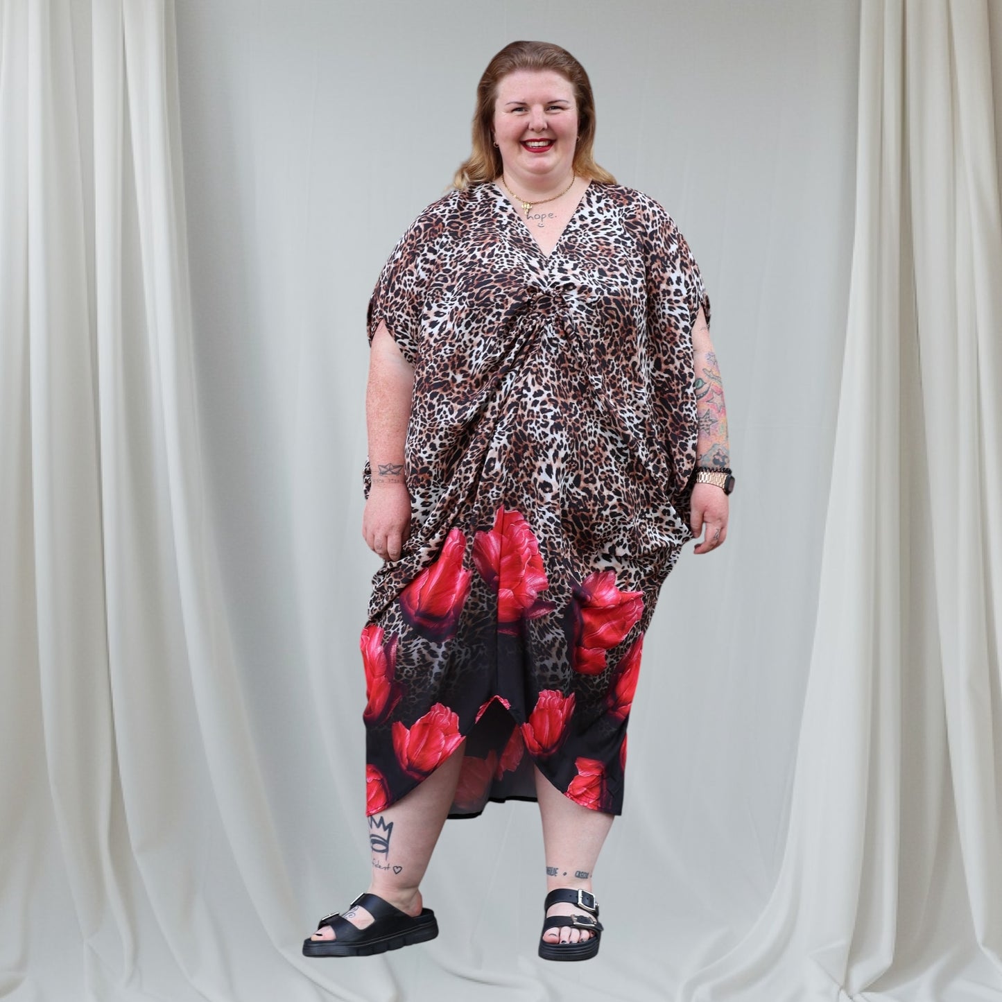 Mix Virage Leo & Red Flowers Oversize Kleid aus federleichter Viskose 44 46 48 50 52 54 56 58