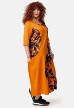 Lade das Bild in den Galerie-Viewer, DYB Kleid gemustert schwarz orange Gr 3 - 6
