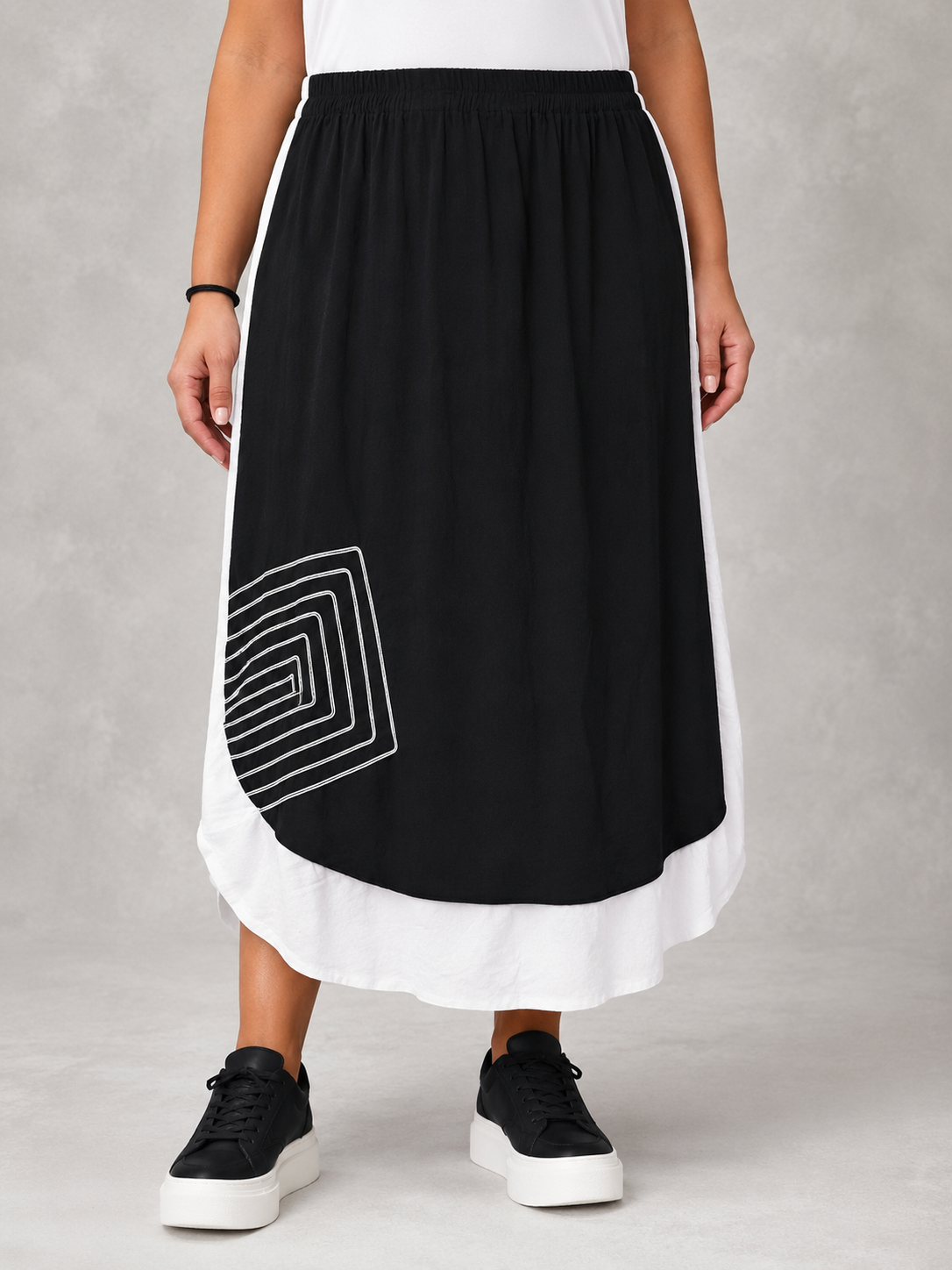Sinne Rock große Größen Maxi Schwarz-Weiß Colour-Block Geometrie-Print