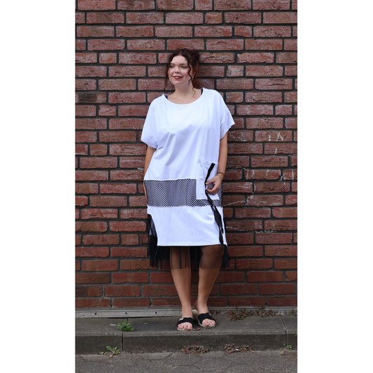 Sinne by Com Design Oversize Kleid mit Kontrastdetails – Schwarz oder Weiß 40 42 44 46 48 50 52 54 56