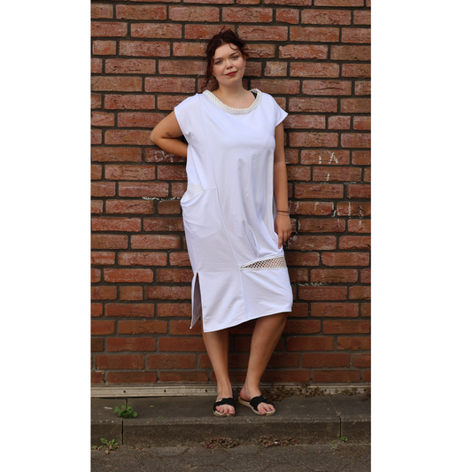 Sinne by Coom Design Oversize Kleid mit Netzdetails & Reißverschluss Schwarz oder Weiß 40 42 44 46 48 50 52 54