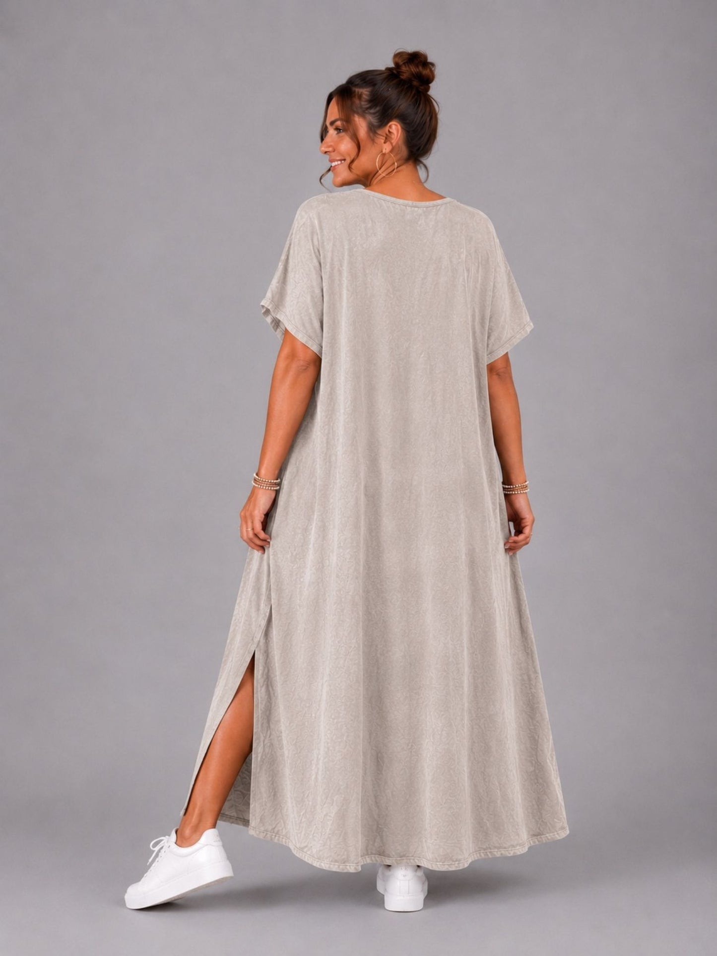Frenzi Maxi-Kleid Dackel-Print V-Ausschnitt – Sand, Schwarz & Taupe, Einheitsgröße 48–56
