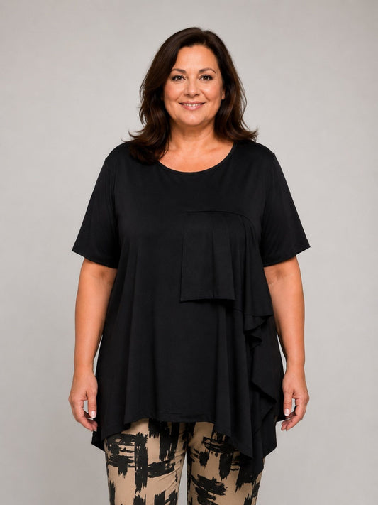 Frenzi Shirt Schwarz Ecru Volant Asymmetrischer Saum Kurzarm