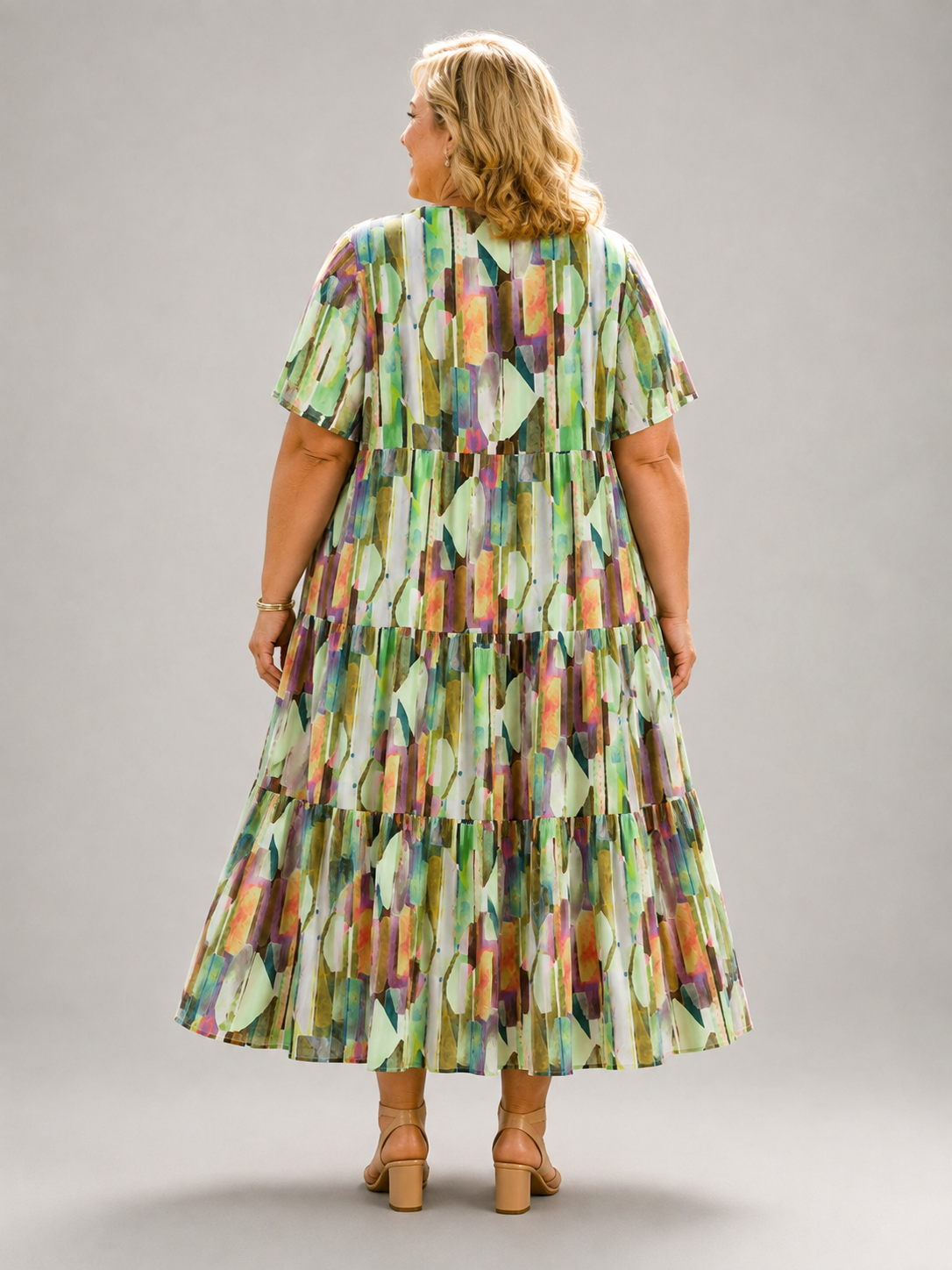 Frenzi Stufenkleid grafischer Print Grün-Olive – Einheitsgröße 44–52