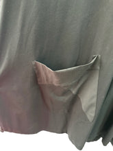 Lade das Bild in den Galerie-Viewer, DYB Shirt mit Eingriffstasche pink kiwi schwarz Gr 4 - 6
