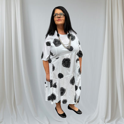 SINNE Kleid Weiß mit schwarzem Print – luftig, nachhaltig & stylisch 40 42 44 46 48 50
