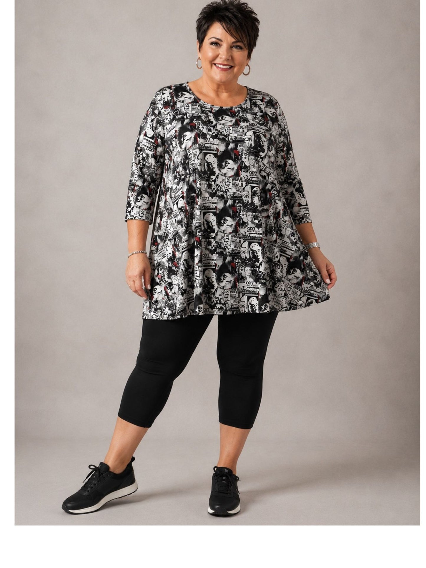 Naveed Shirt-Tunika A-Linie – Retro-Filmcollagen-Print in Schwarz, Weiß & Rot – Große Größen 44–62