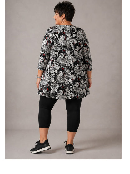 Naveed Shirt-Tunika A-Linie – Retro-Filmcollagen-Print in Schwarz, Weiß & Rot – Große Größen 44–62