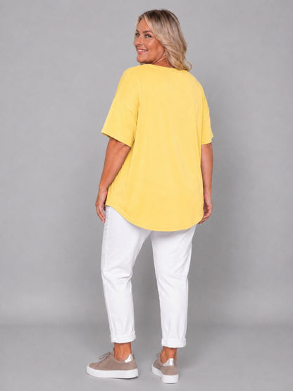 Shirt V-Ausschnitt Nieten Kurzarm Oversize – Gelb, Hellblau, Lila, Beige/Stein, Taupe & Weiß – Einheitsgröße 46–54