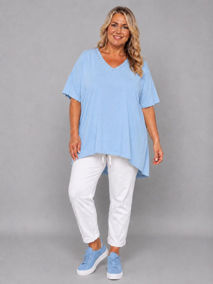 Shirt V-Ausschnitt Nieten Kurzarm Oversize – Gelb, Hellblau, Lila, Beige/Stein, Taupe & Weiß – Einheitsgröße 46–54