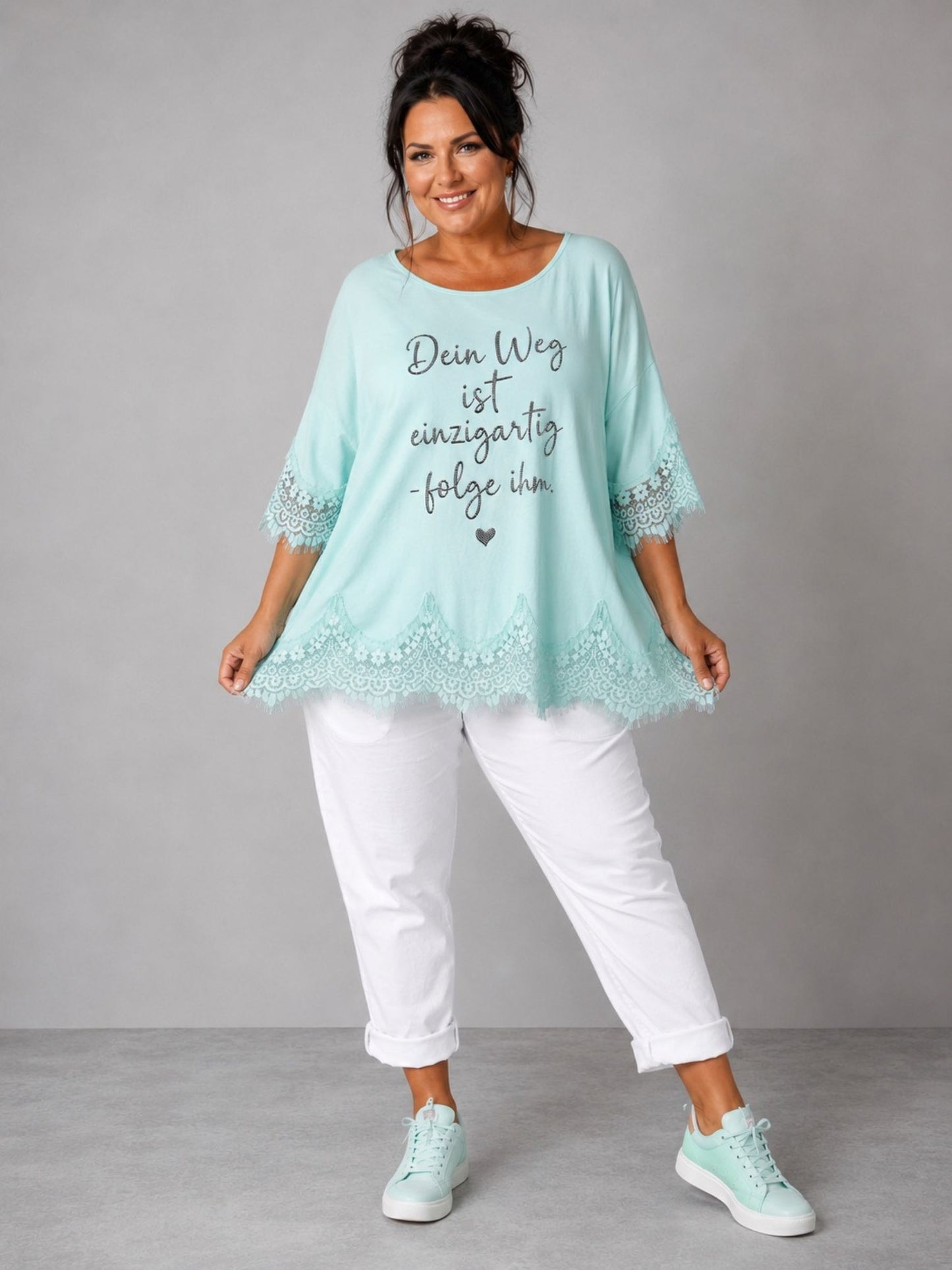 Shirt Spitze Straß-Schriftzug „Dein Weg ist einzigartig" – Mint, Schwarz, Weiß, Rosa, Pink, Koralle, Gelb, Beige, Hellblau – Einheitsgröße 44–52