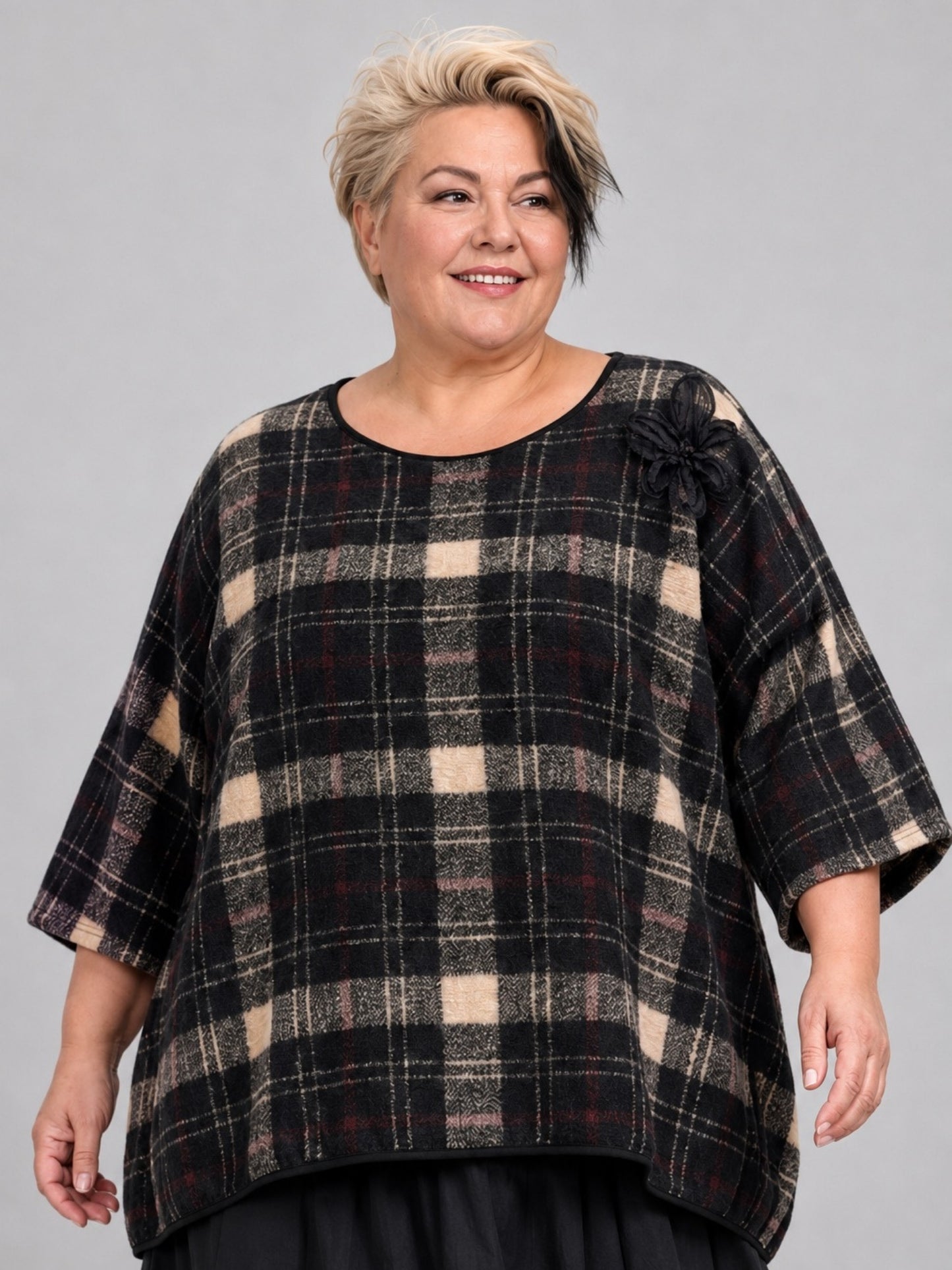 Vincenzo Allocca Kurzpulli Wollmix kariert Oversize – Schwarz/Beige, Einheitsgröße 44–58