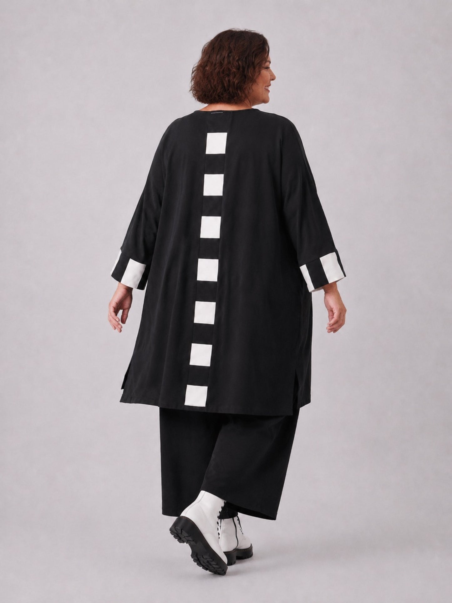 AKH Fashion Long-Tunika Viskose mit Rechteck-Details Oversize – Schwarz/Ecru, Einheitsgröße 44–56