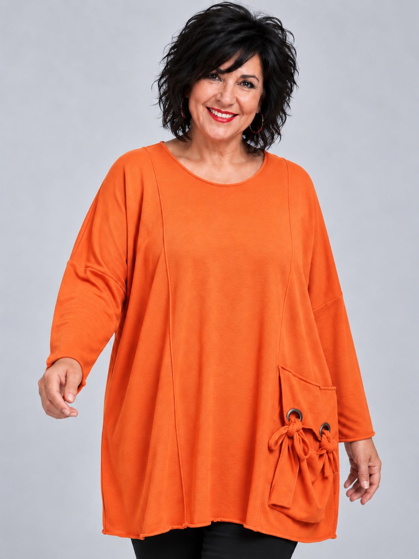 Amandine Feinstrick-Pullover mit abnehmbarer Ösen-Tasche Oversize – viele Farben, Einheitsgröße 44–60