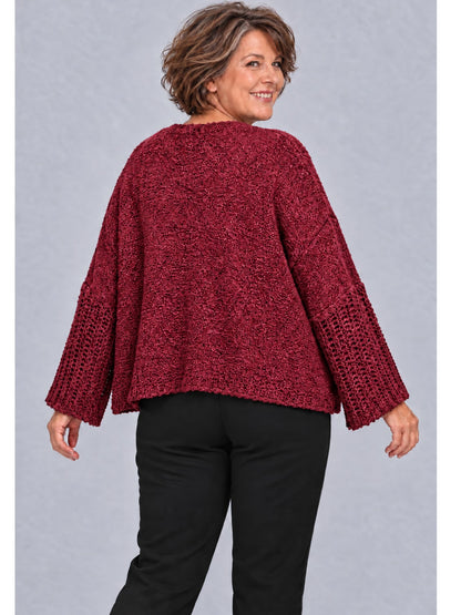 Weinrote Kurzstrickjacke im weiten Oversize-Schnitt, Rückansicht