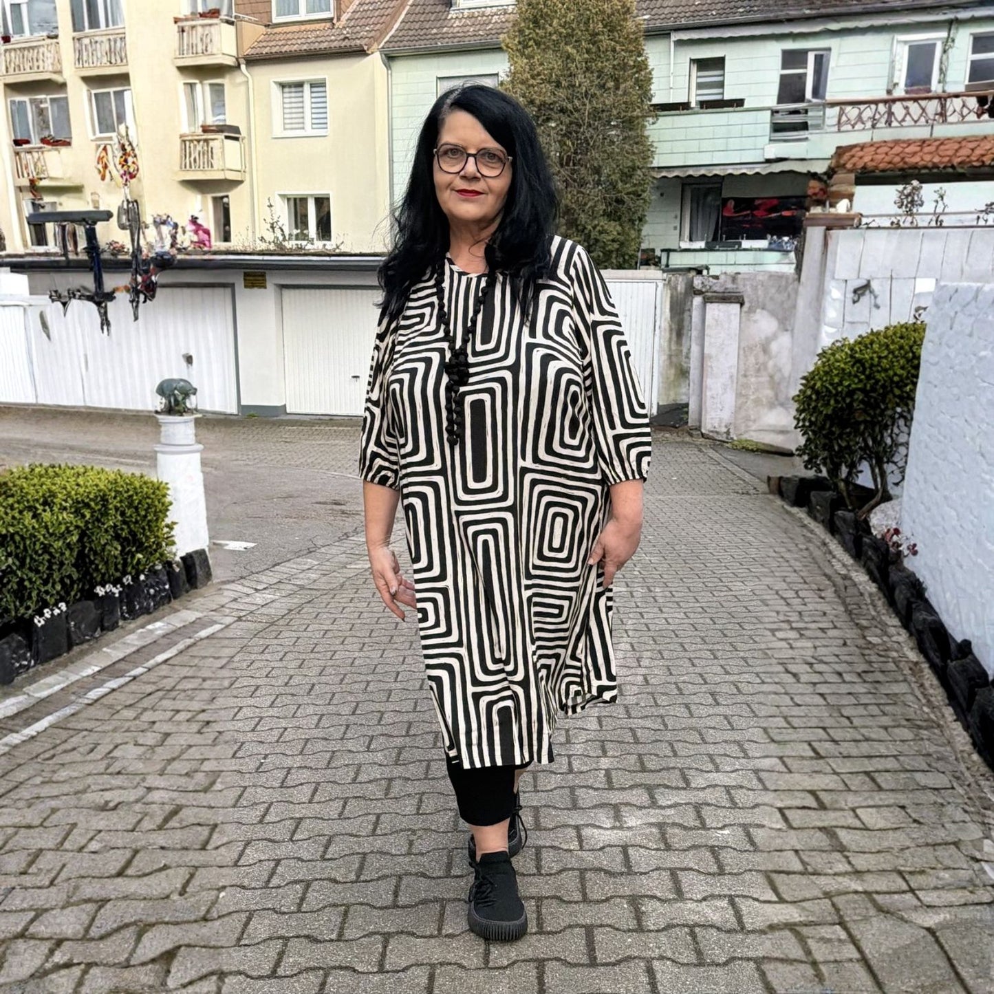 Chalou Kleid Schwarz-Creme mit grafischem Muster