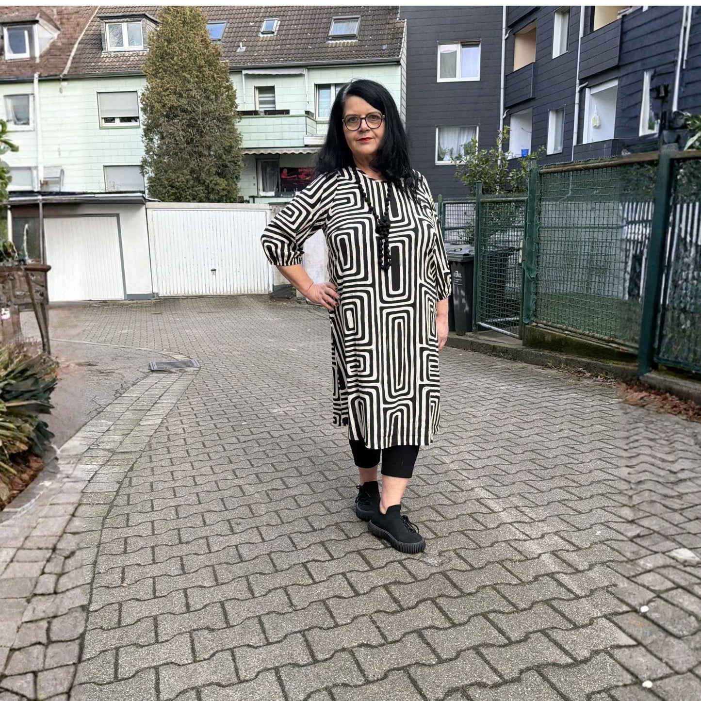 Chalou Kleid Schwarz-Creme mit grafischem Muster