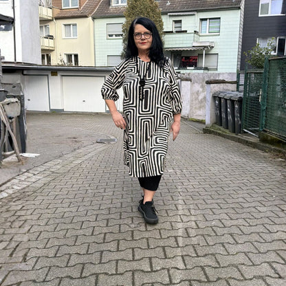 Chalou Kleid Schwarz-Creme mit grafischem Muster