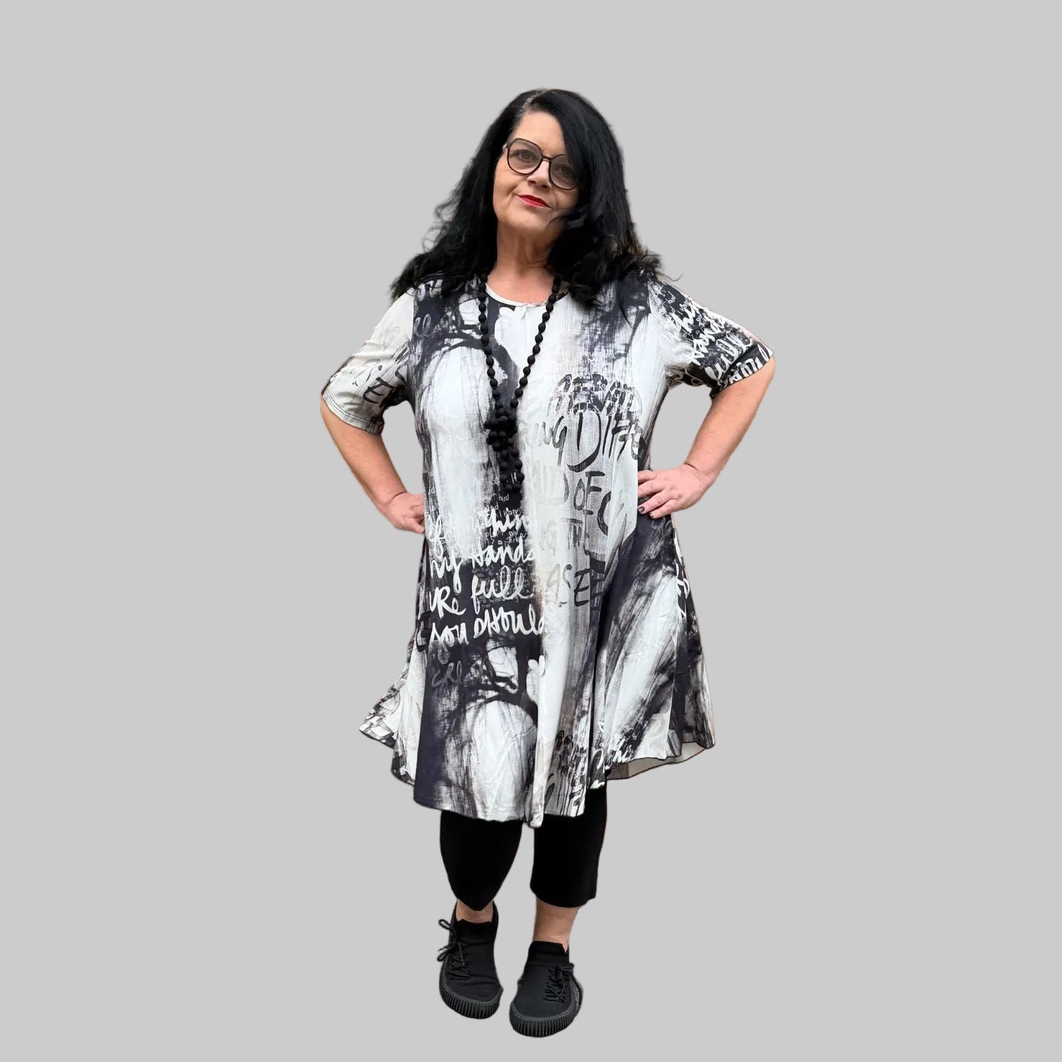 Chalou Long-Tunika Kleid Schwarz Grau Print große Größen – Nickis XXL Fashion – Ansicht 2