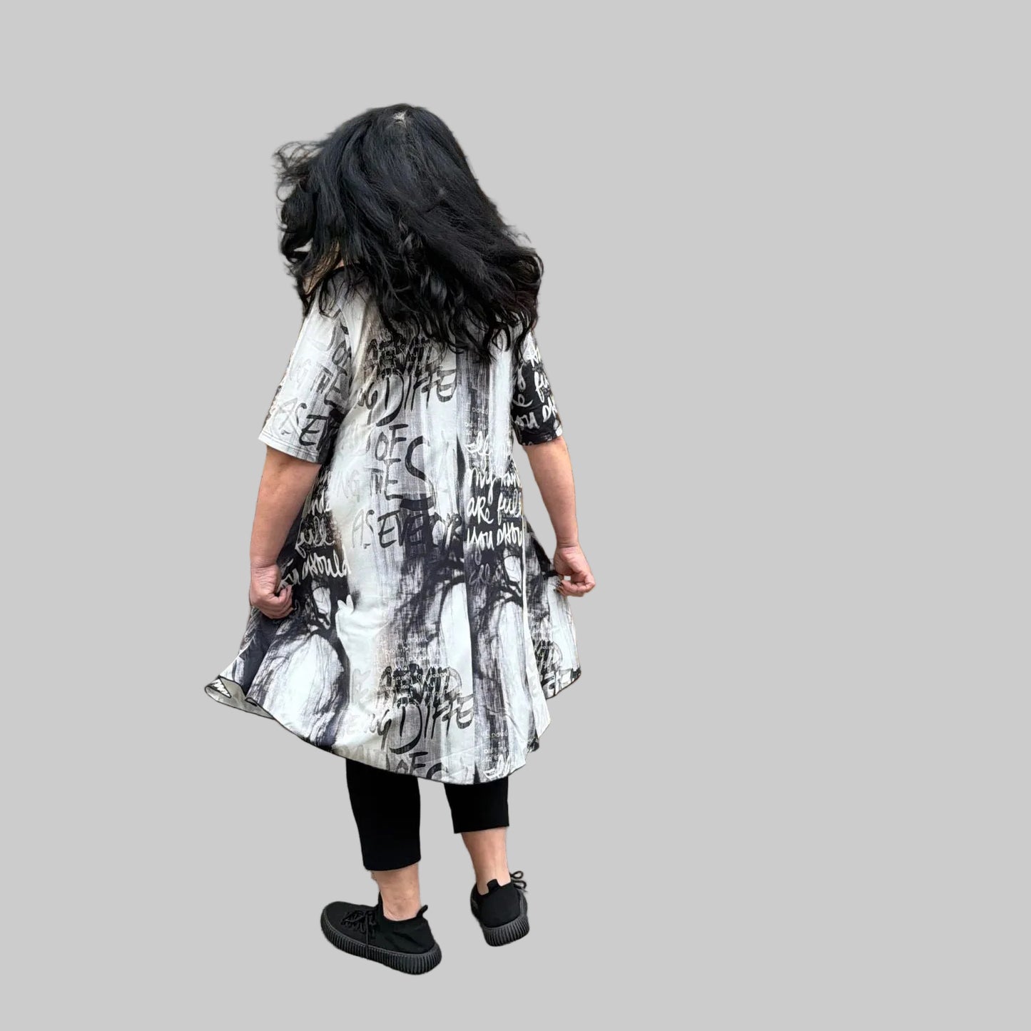 Chalou Long-Tunika Kleid Schwarz Grau Print große Größen – Nickis XXL Fashion – Ansicht 6