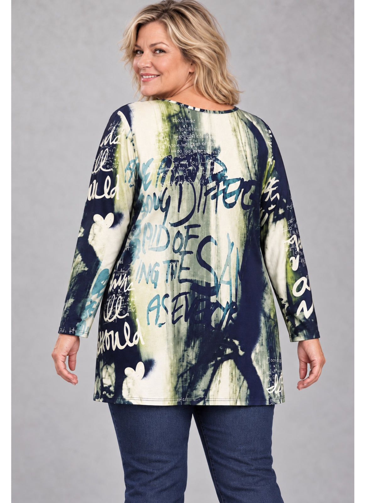 Langarmshirt mit Schrift-Print und Herzen in Marineblau, Creme und Grün, Rückansicht