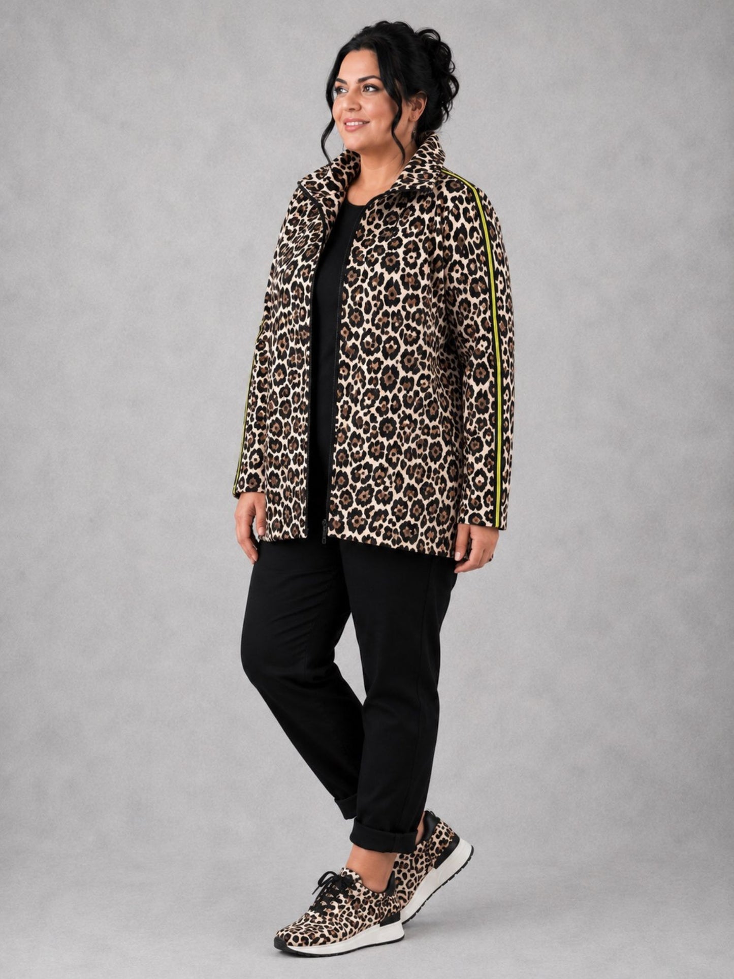 Doris Streich Sweatshirtjacke Leo-Print Stehkragen – Beige/Schwarz Gr. 44–56