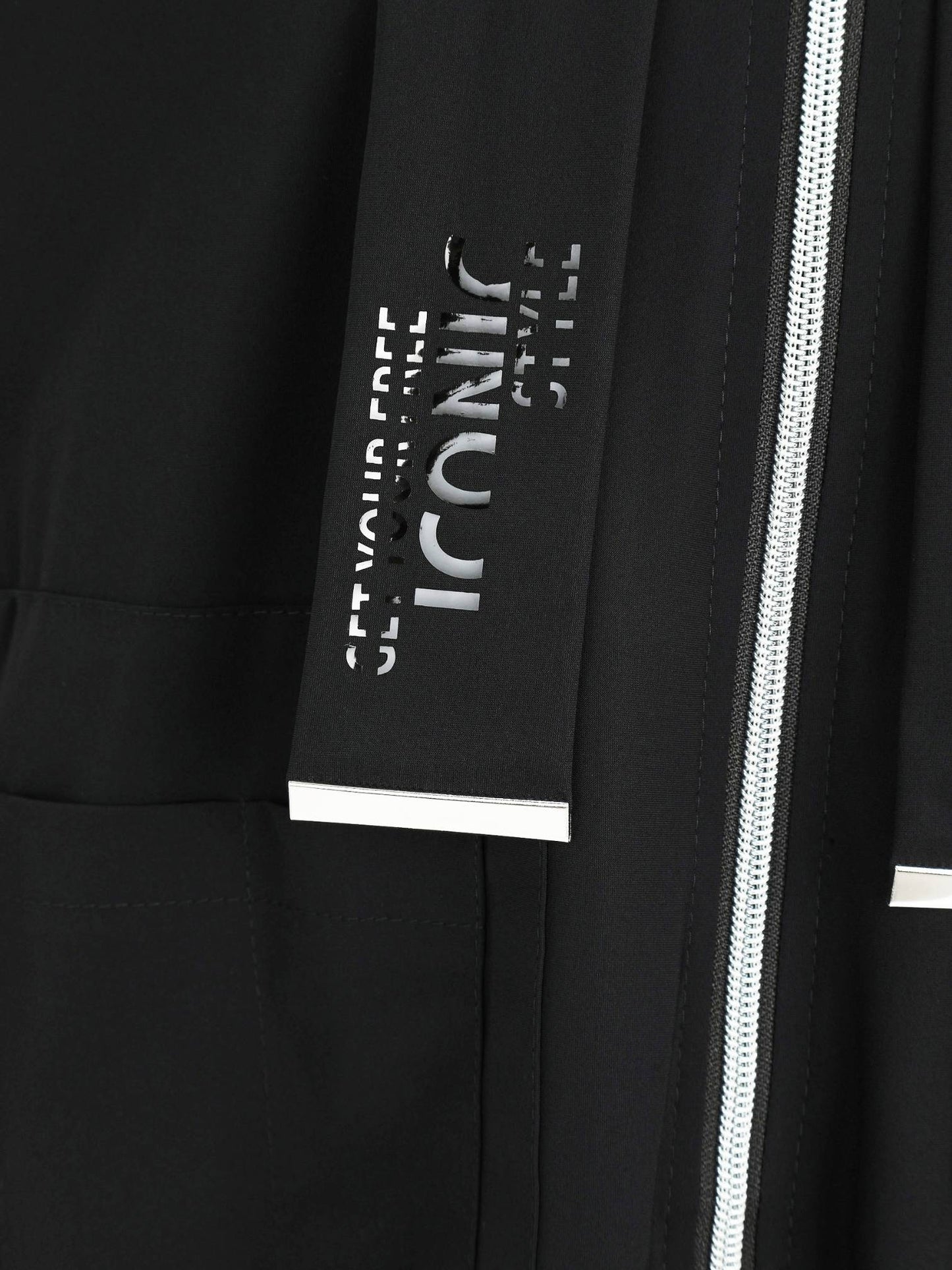 Doris Streich Jacke mit Kapuze und Glanzprint schwarz