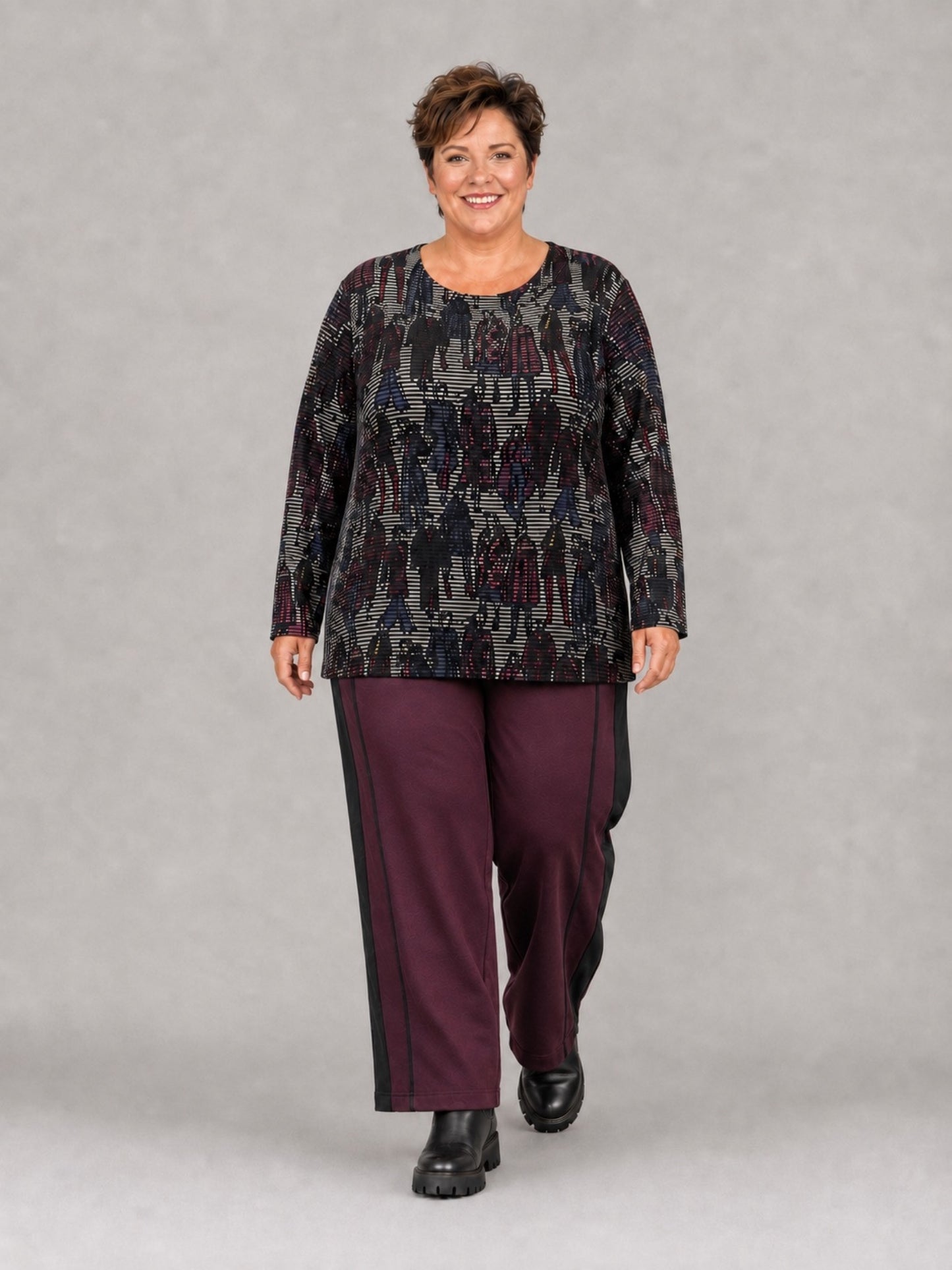 Doris Streich Pullover Rippstruktur mit Mode-Motiv – Beere/Bunt Gr. 44–56