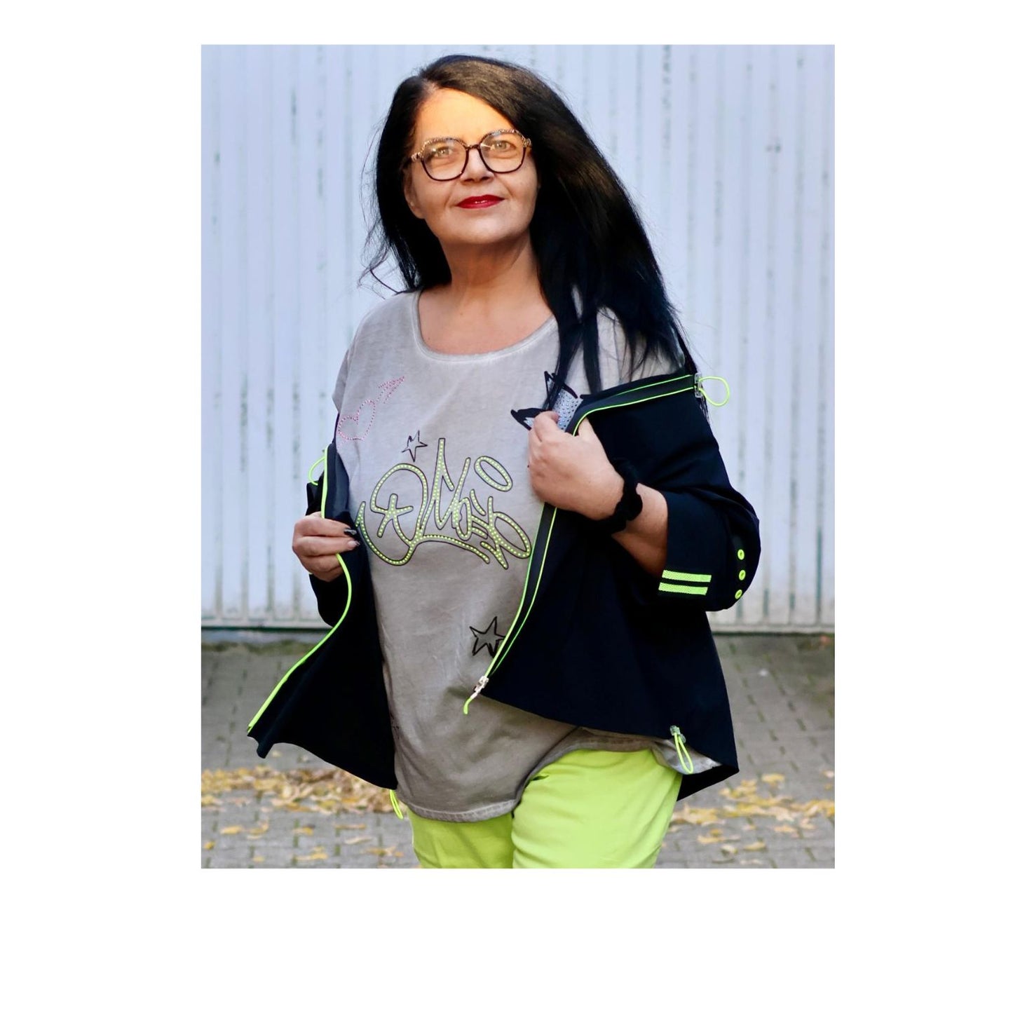 Doris Streich Shirt Grau mit Graffiti & Plättchen