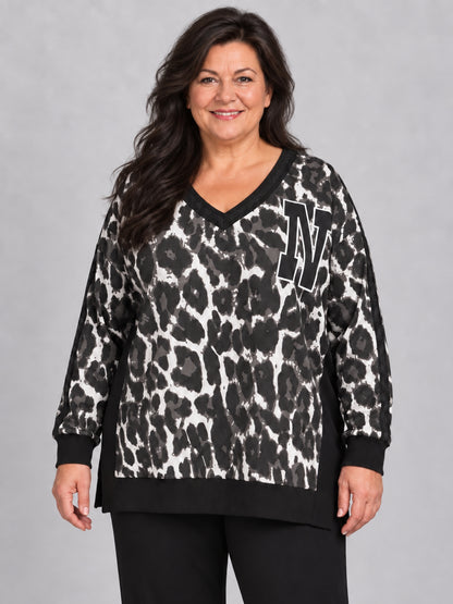 Doris Streich Sweatshirt Leo-Muster mit NYC-Rückendruck und schwarzen Seiteneinsätzen – Grau/Schwarz Gr. 44–56