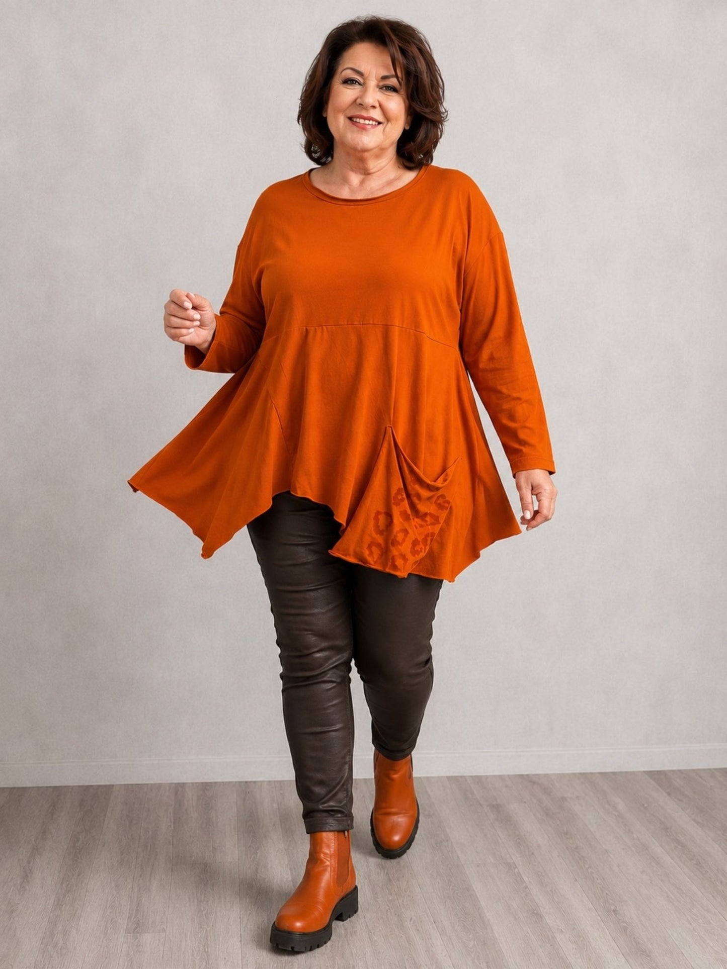 DYB Shirt Viskose A-Linie mit Leo-Tasche – Terracotta Gr. 44–58