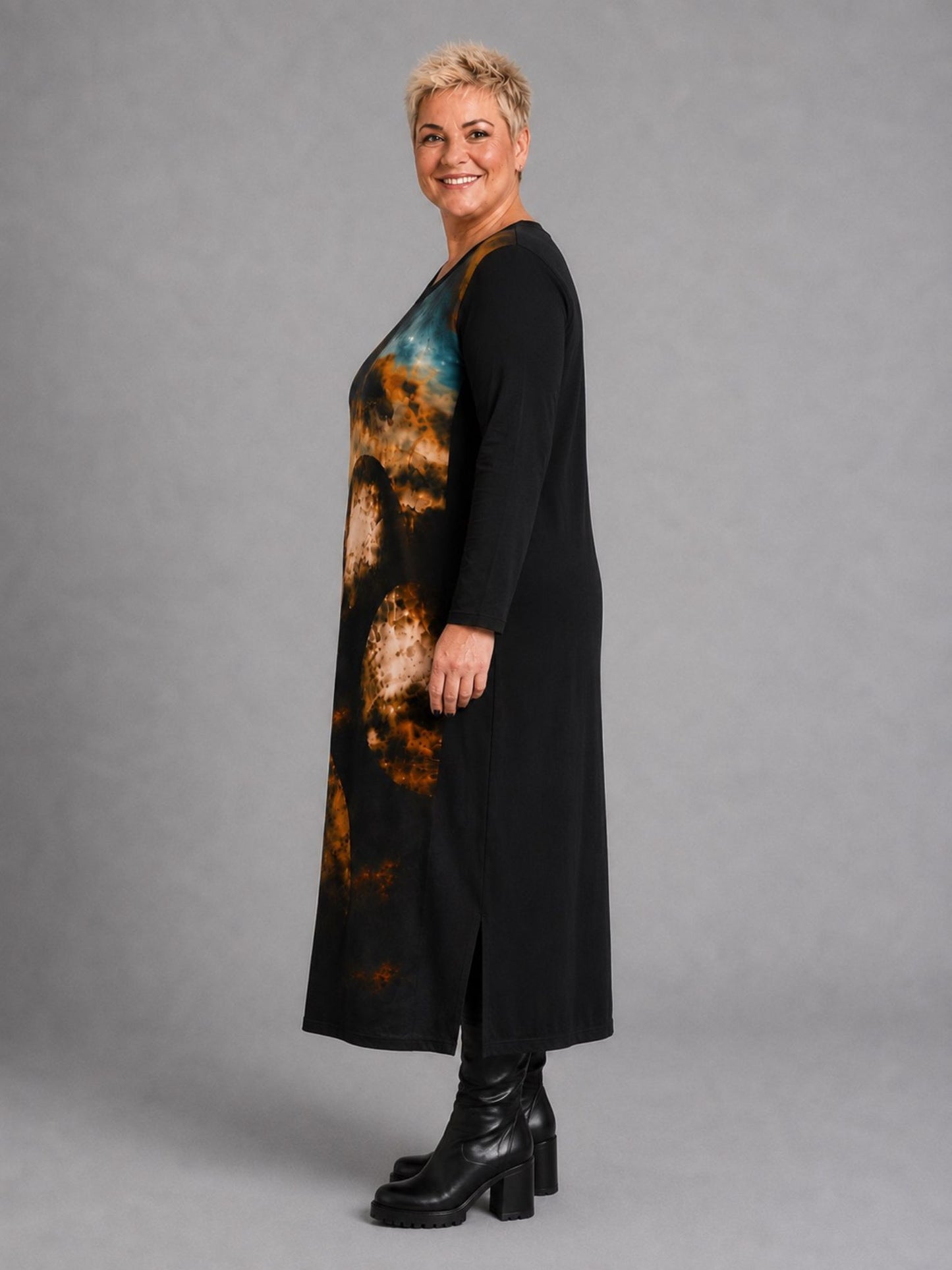 Frenzi Kleid Batikdruck Oversize – Einheitsgröße 44–58, Schwarz/Braun
