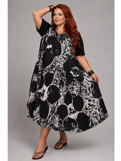 Frenzi Kleid Blumen-Print Schwarz-Weiß – mit Schlitzen, Einheitsgröße 44–58